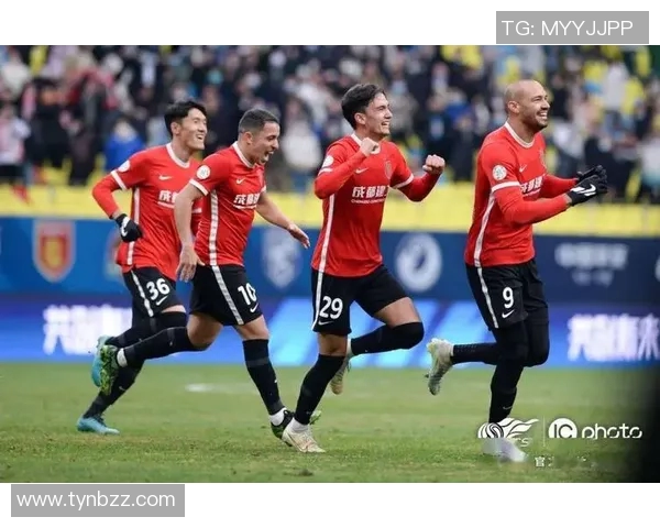 赛后分析：成都足球队与武汉足球队的团队协作表现及其影响因素探讨