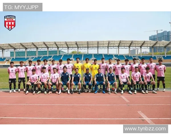 广州足球队在邀请赛中的灵活性表现分析与战术探讨 广州足球队在邀请赛中的灵活性表现分析与战术探讨